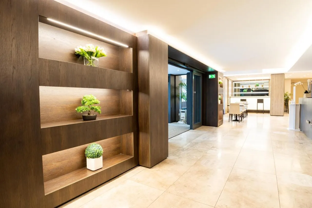 Hotel Como 4*,