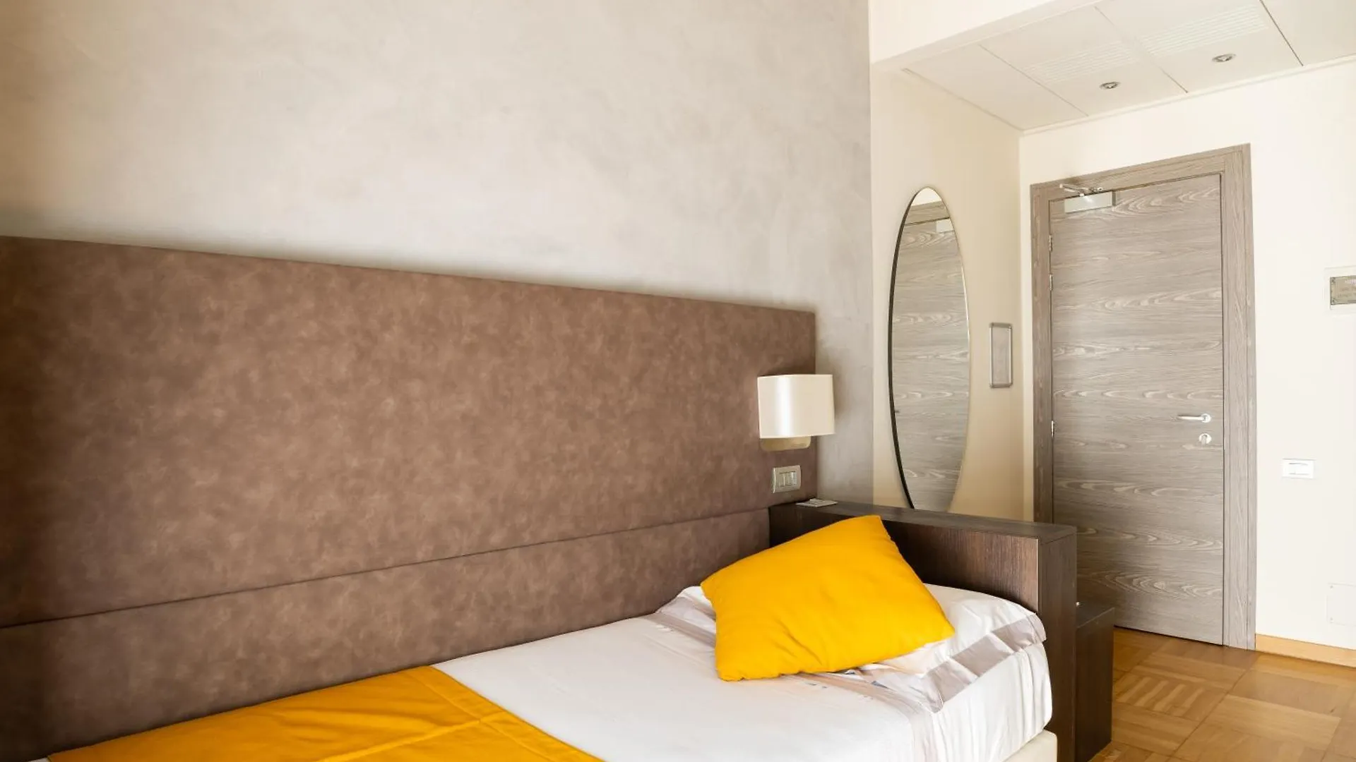 Hotel Como 4*,  Italia