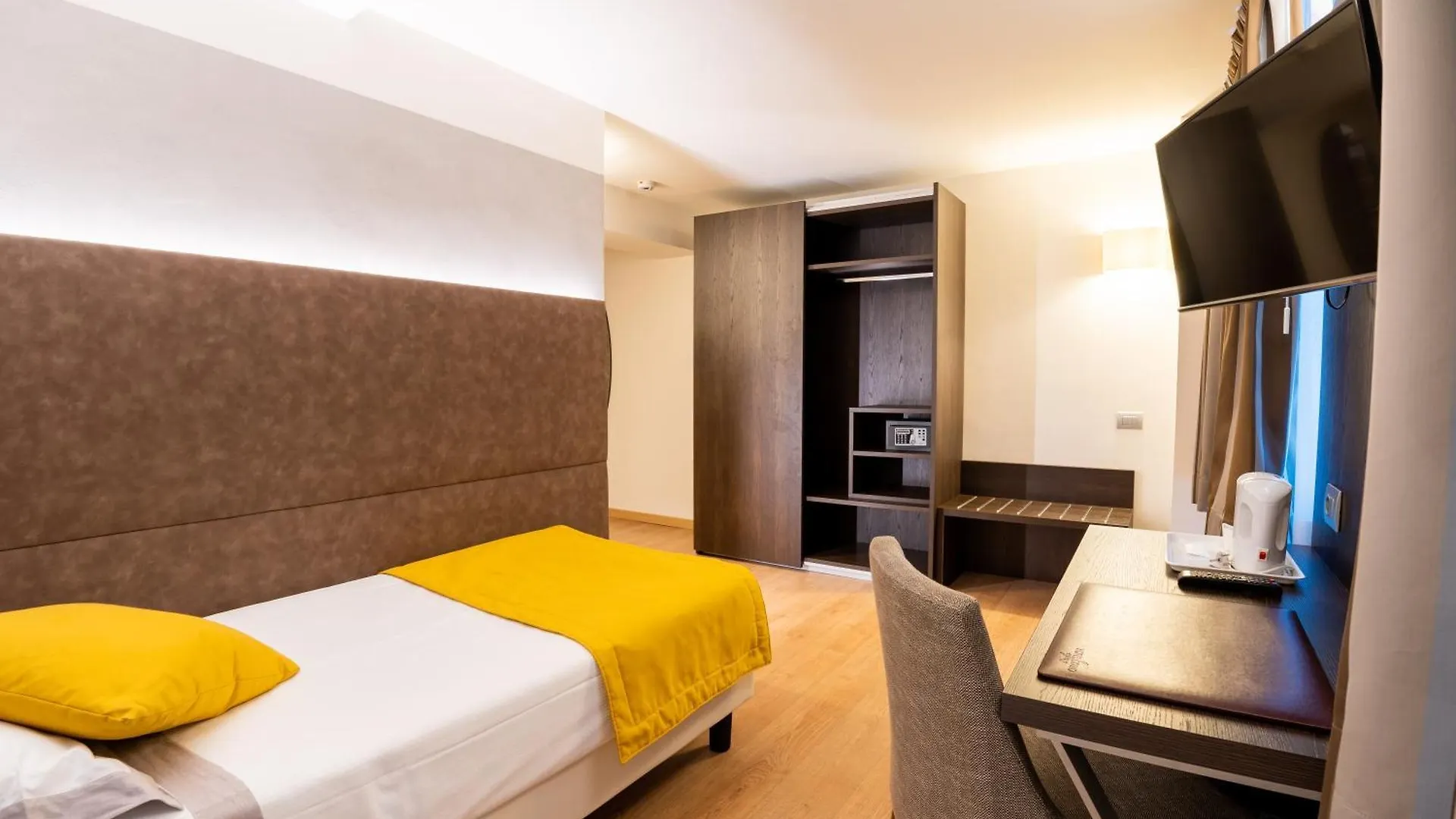 ****  Hotel Como Italia