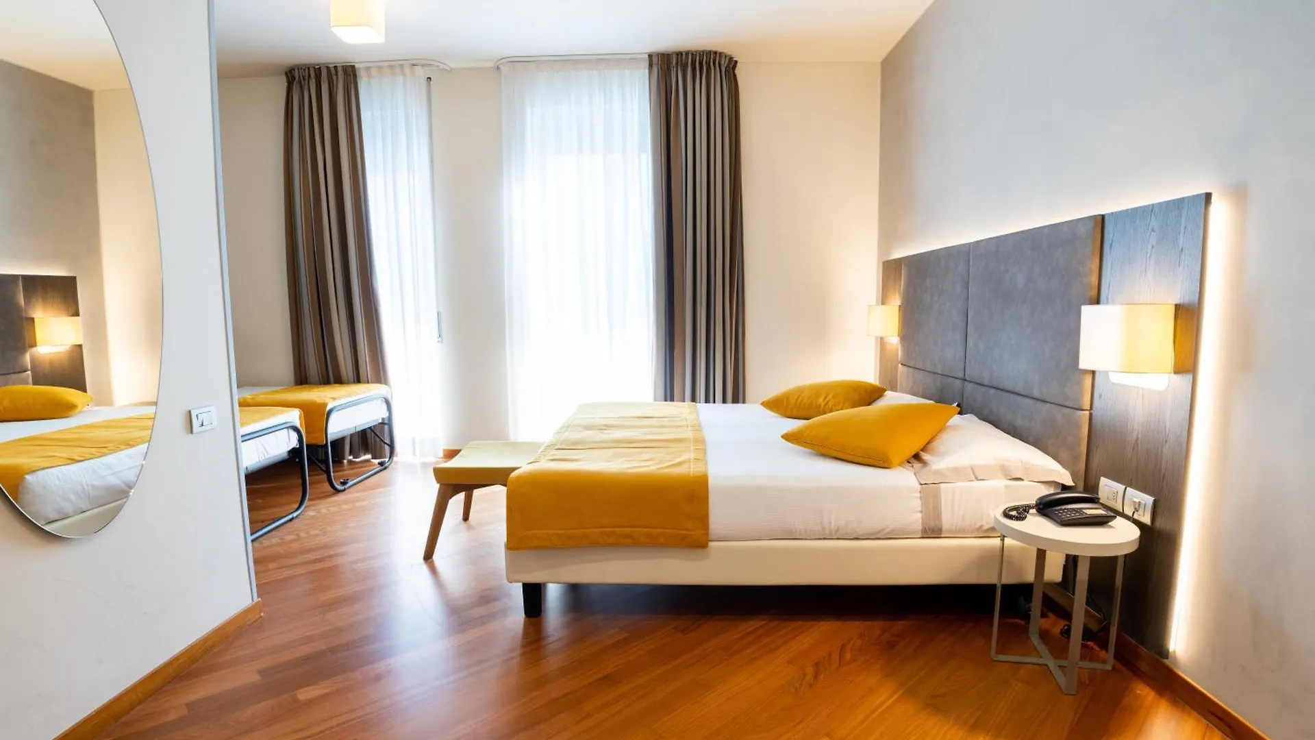 Hotel Como 4*,