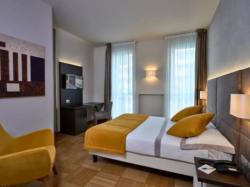 Hotel Комо 4*,